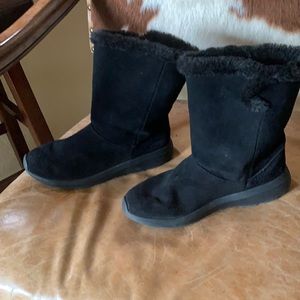 Sketchers Gogo mat technology faux fur boots